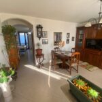 Casa Accostata Su Due Lati