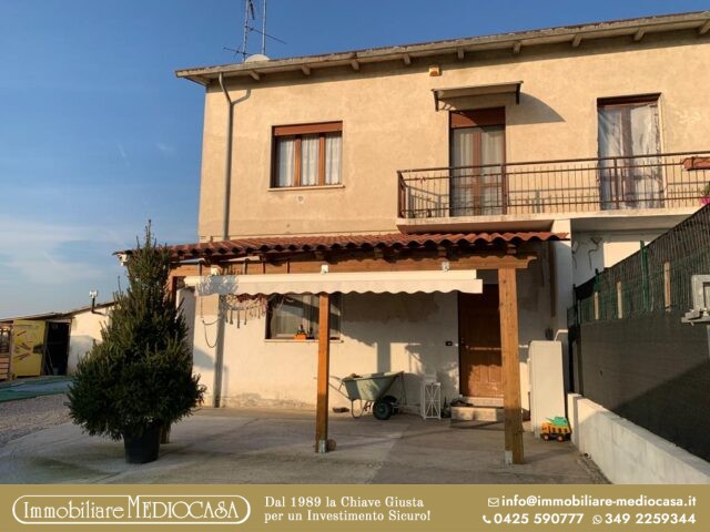 Casa Accostata lateralmente