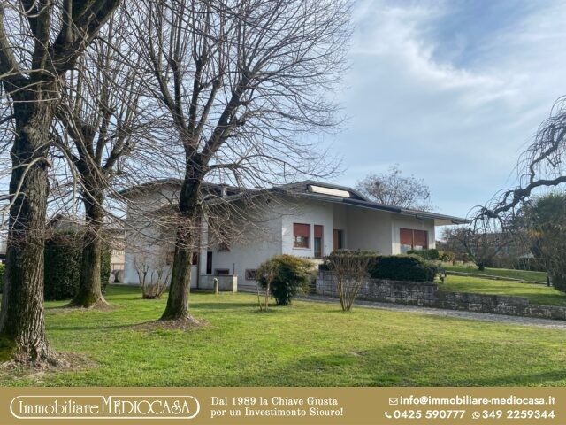 Villa Signorile Immersa nel Verde