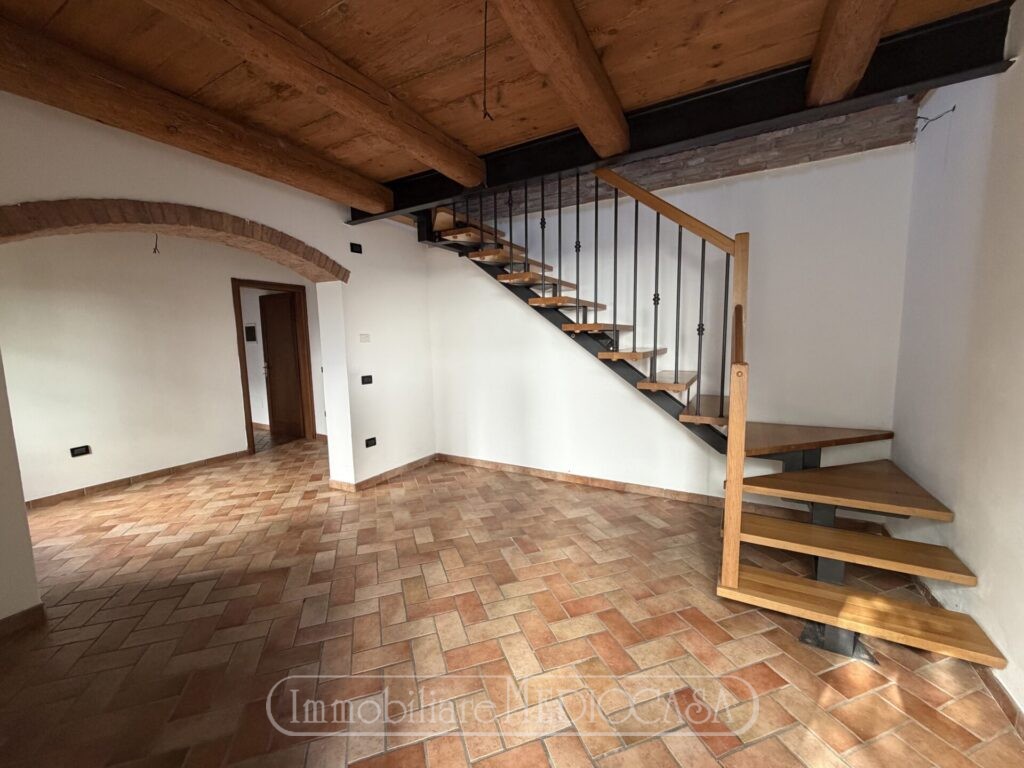 Casa Accostata In Centro