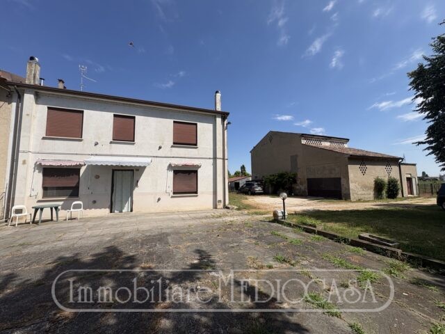 Casa Laterale con terreno e Rustico annesso